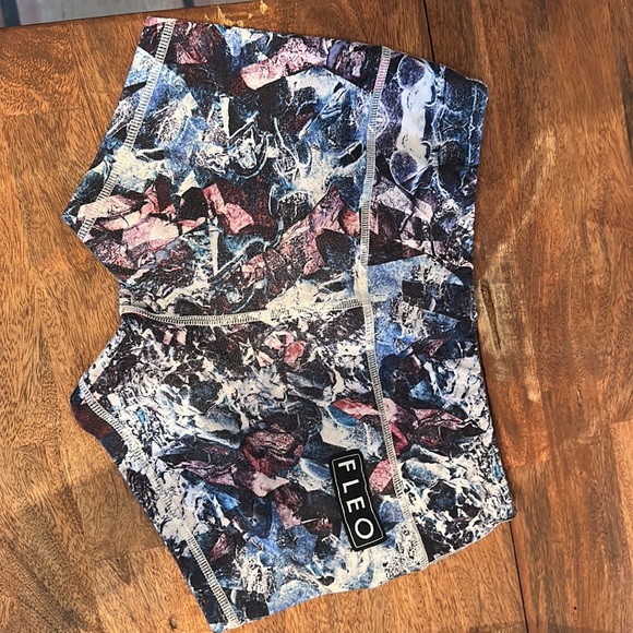 Fleo shorts- XS - Picture 2 of 3